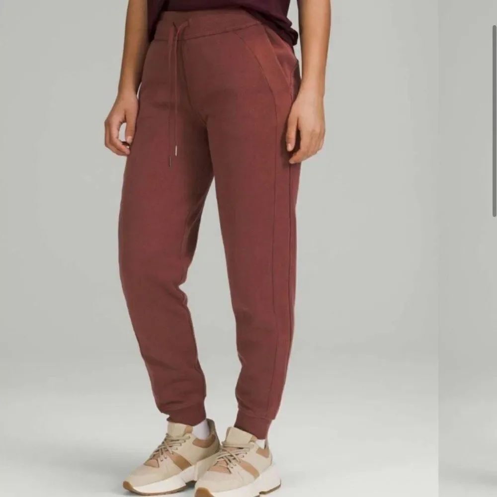 Lululemon Scuba High Rise Jogger Sweatpants Smokey Red 6